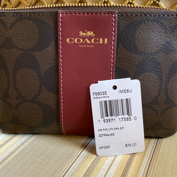 Coach 1/4 zip wristlet - Picture 5 of 5